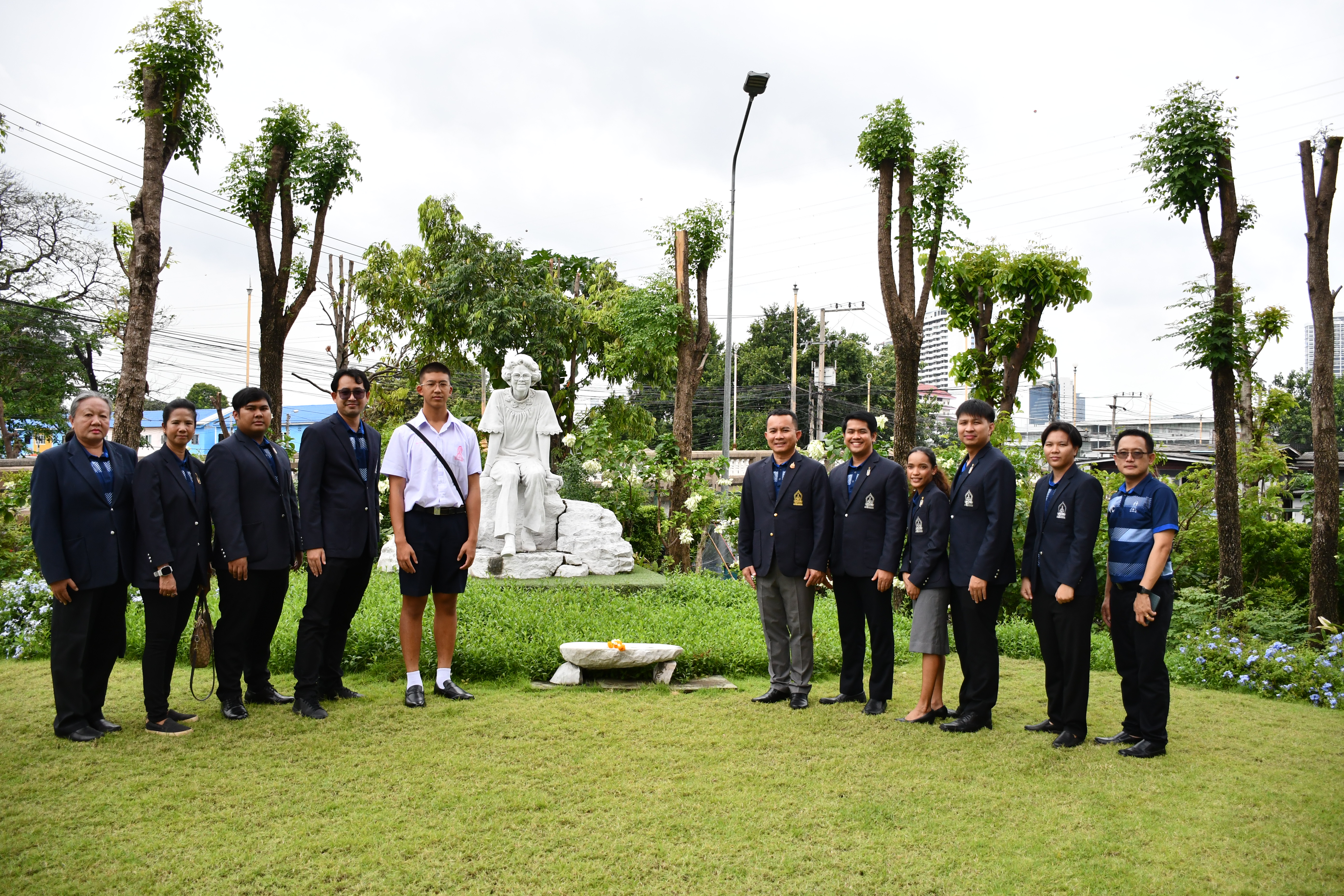 เมื่อวันที่ 26 กรกฎาคม 2567 มูลนิธิทันตนวัตกรรม ในพระบรมราชูปถัมภ์ ให้การต้อนรับคณะผู้บริหาร ครู นักเรียน และเจ้าหน้าที่ จากวชิราวุธวิทยาลัย จำนวน 15 คน ที่เข้ามาเยี่ยมชมมูลนิธิฯ