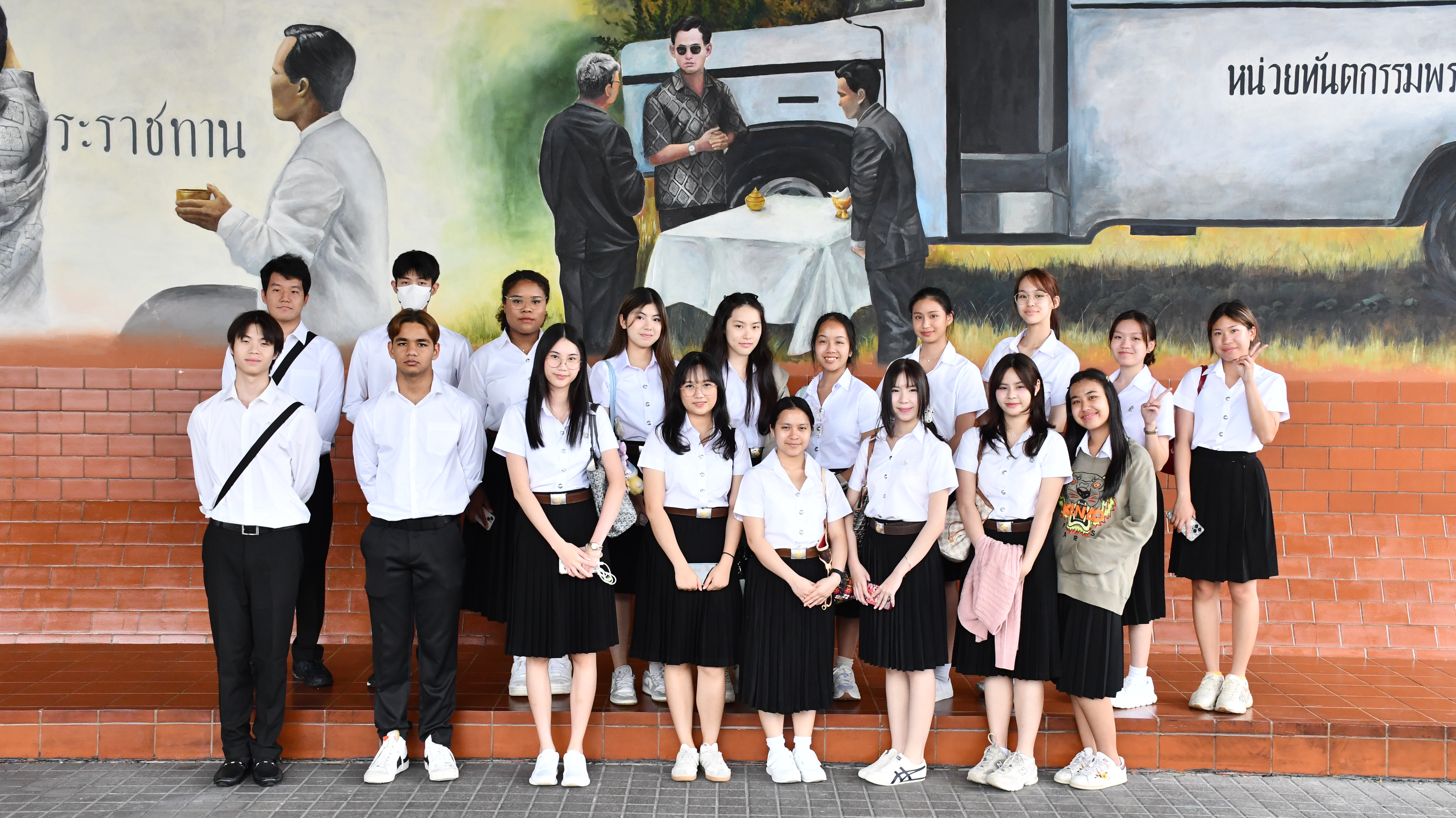มูลนิธิทันตนวัตกรรม ในพระบรมราชูปถัมภ์ ให้การต้อนรับคณะอาจารย์และนักศึกษาชั้นปีที่ 1 คณะทันตแพทยศาสตร์ สถาบันเทคโนโลยีพระจอมเกล้าเจ้าคุณทหารลาดกระบัง